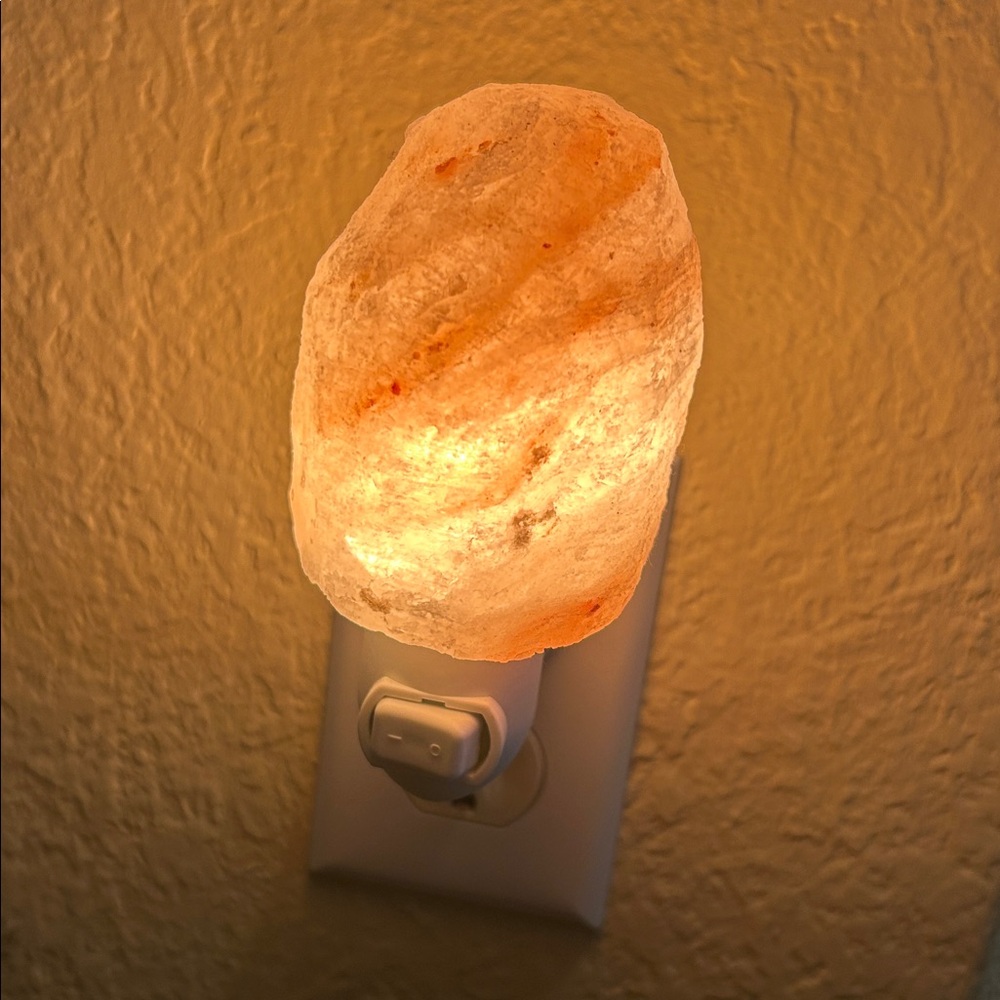 Himalayan Salt Crystal Night Light - Picture 2 of 6
